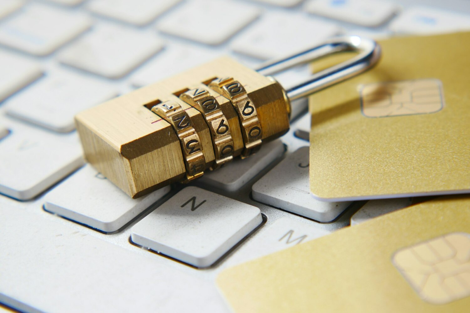 Все данные защищены шифрованием, а согласие на обработку получается автоматически.