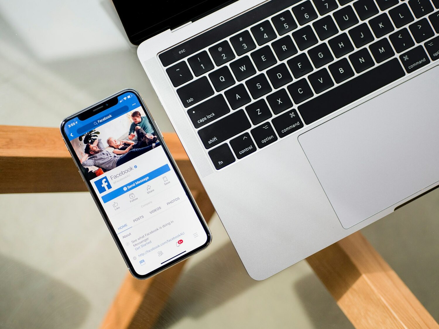 CRM-система для отслеживания контактов.